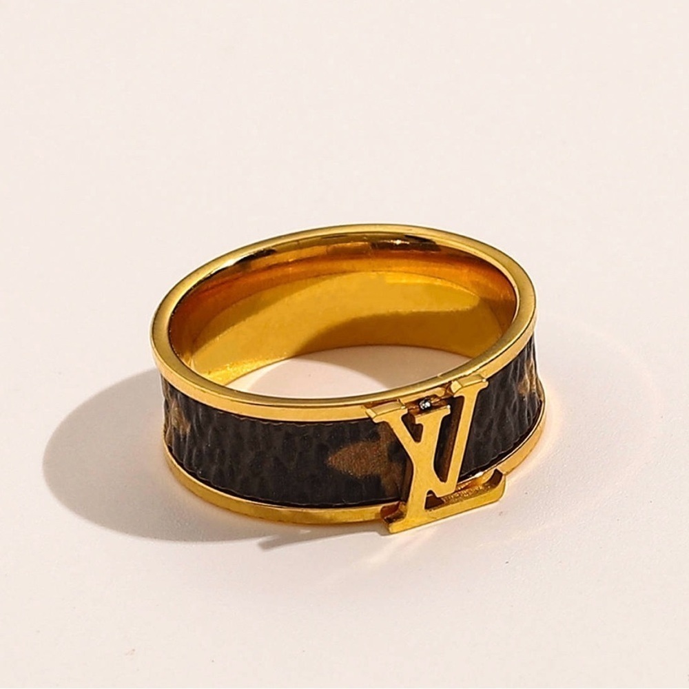 Jewelry gold LV stainless steel